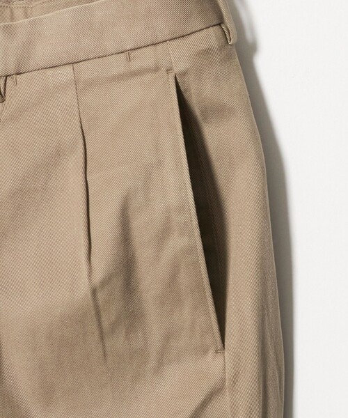 UNITED ARROWS(ユナイテッドアローズ)の「ツイル 2プリーツ キャロット パンツ(チノパンツ・メンズ・ダークグレー/ベージュ・S/L/M)」の6枚目の写真