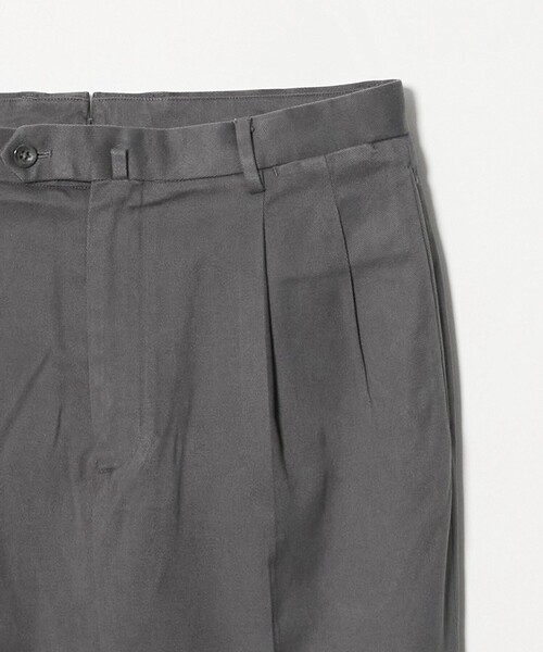 UNITED ARROWS(ユナイテッドアローズ)の「ツイル 2プリーツ キャロット パンツ(チノパンツ・メンズ・ダークグレー/ベージュ・S/L/M)」の12枚目の写真