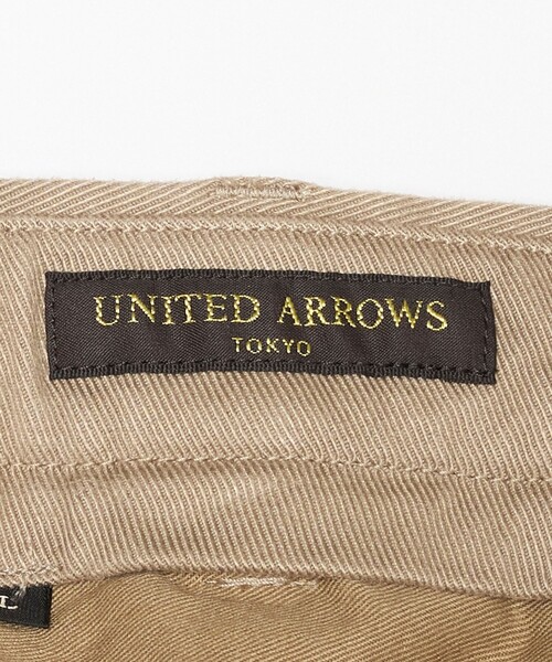 UNITED ARROWS(ユナイテッドアローズ)の「ツイル 2プリーツ キャロット パンツ(チノパンツ・メンズ・ダークグレー/ベージュ・S/L/M)」の15枚目の写真