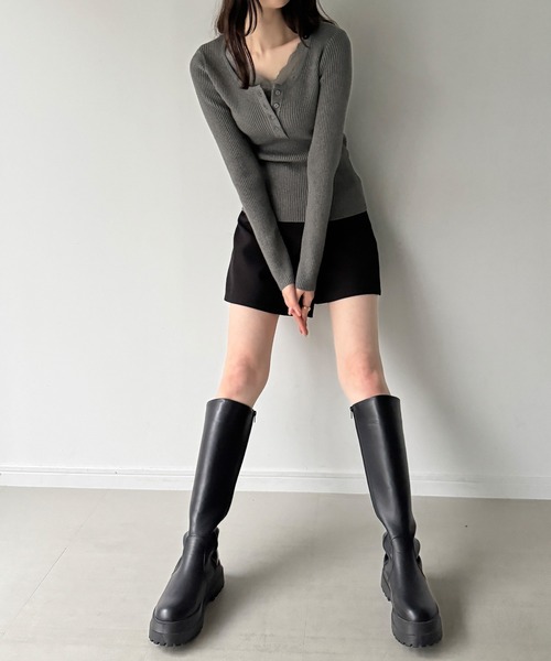 junoah(ジュノア)の「レースレイヤードヘンリーネックリブニット(ニット/セーター・レディース・アイボリー/チャコール/ブラック・LARGE/MEDIUM)」の8枚目の写真