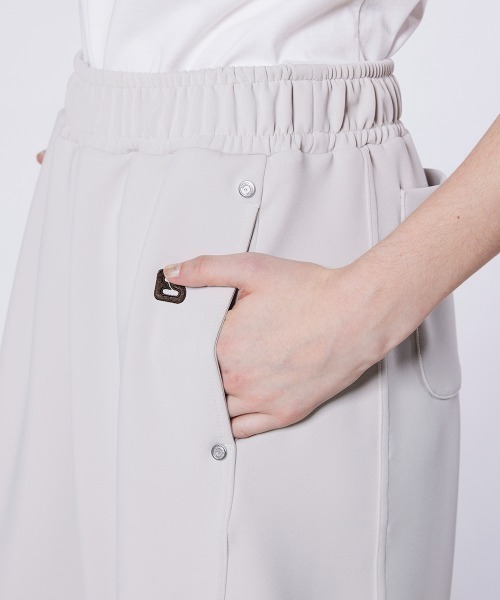 ESSENTIAL(エッセンシャル)の「ダンボール切り替えカーブパンツ(WEB限定)(スウェットパンツ・レディース・ブラック/ベージュ・38/36)」の7枚目の写真