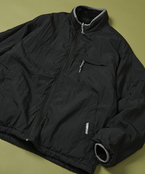 FREAK'S STORE（フリークスストア）の「リラックスフィット ワンポイントロゴ ナイロン フリース リバーシブルブルゾン/ナイロンジャケット ボアジャケット（ブルゾン・メンズ・ブラック/テラコッタ/ベージュ/オリーブ/ネイビー/ブルーグリーン・SMALL/MEDIUM/LARGE）」の2枚目の写真