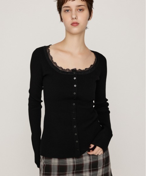 SLY(スライ)の「【WEB限定】LACE DOCKING FRONT BUTTON TOPS レースドッキングフロントボタントップス 秋服 ニットトップス(ニット/セーター・レディース・杢グレー/ブラック・FREE)」の2枚目の写真