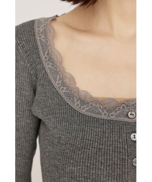 SLY(スライ)の「【WEB限定】LACE DOCKING FRONT BUTTON TOPS レースドッキングフロントボタントップス 秋服 ニットトップス(ニット/セーター・レディース・杢グレー/ブラック・FREE)」の17枚目の写真