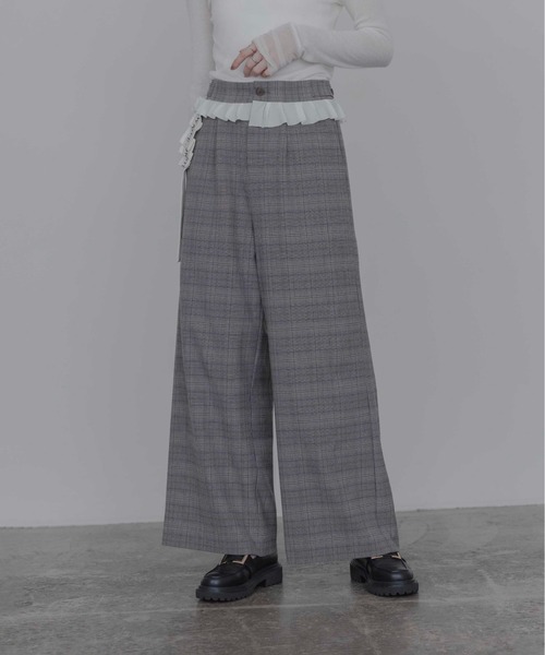 Eimee Law(エイミーロウ)の「ウエストフリルサイドロゴテープパンツ(その他パンツ・レディース・ブラック/ベージュ/ダークグレー・MEDIUM)」の6枚目の写真