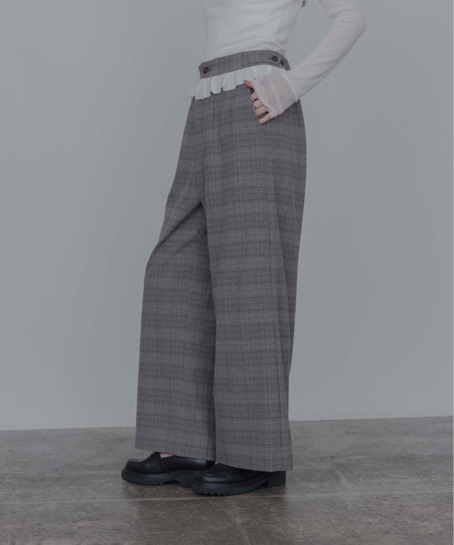 Eimee Law(エイミーロウ)の「ウエストフリルサイドロゴテープパンツ(その他パンツ・レディース・ブラック/ベージュ/ダークグレー・MEDIUM)」の8枚目の写真