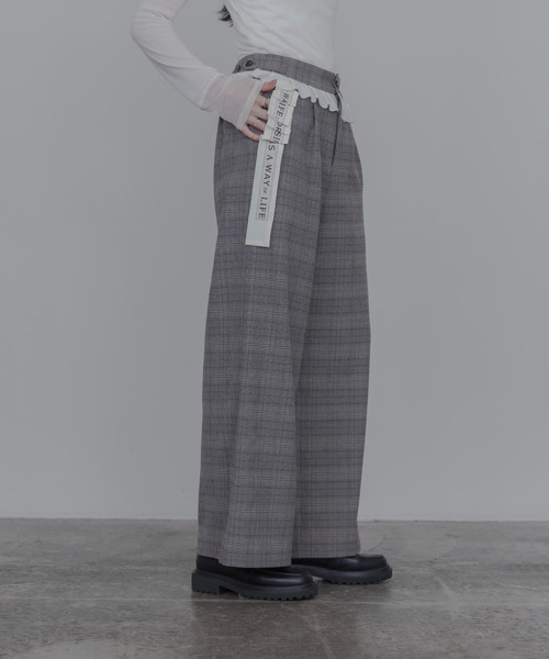 Eimee Law(エイミーロウ)の「ウエストフリルサイドロゴテープパンツ(その他パンツ・レディース・ブラック/ベージュ/ダークグレー・MEDIUM)」の10枚目の写真