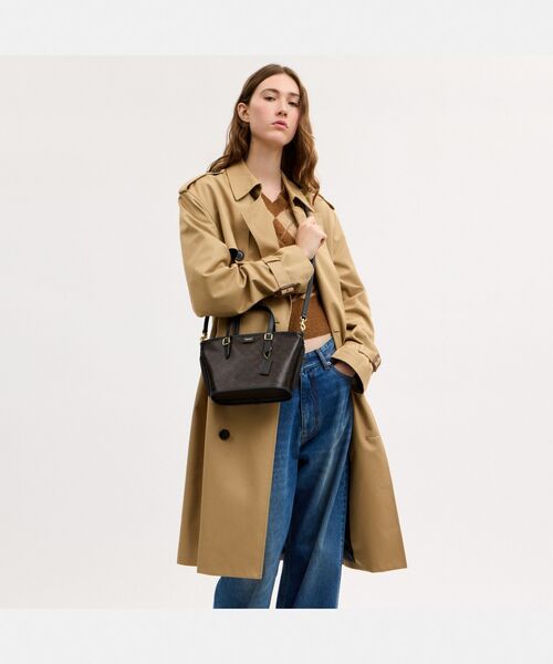 COACH(コーチ)の「タクシー トート バッグ 21・シグネチャー キャンバス(ショルダーバッグ・レディース・ブラック系その他・ONE)」の2枚目の写真