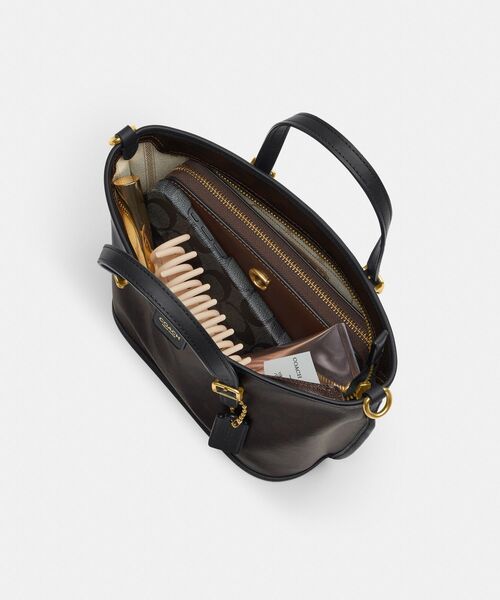 COACH(コーチ)の「タクシー トート バッグ 21・シグネチャー キャンバス(ショルダーバッグ・レディース・ブラック系その他・ONE)」の6枚目の写真