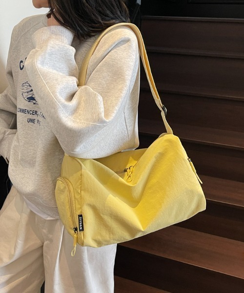 Alum'(アルム)の「【軽量/A4対応】ナイロン 太ストラップ大容量ボストンショルダーバッグ(ボストンバッグ・レディース・サックスブルー/ライトパープル/イエロー/ブラック/ホワイト/ライトグリーン・FREE)」の18枚目の写真