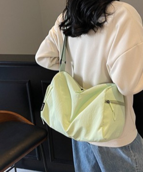 Alum'(アルム)の「【軽量/A4対応】ナイロン 太ストラップ大容量ボストンショルダーバッグ(ボストンバッグ・レディース・サックスブルー/ライトパープル/イエロー/ブラック/ホワイト/ライトグリーン・FREE)」の20枚目の写真