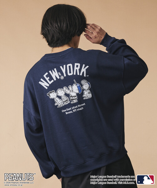 FREAK'S STORE(フリークスストア)の「限定展開 PEANUTS×MLB 別注 ビッグシルエット バックプリント スウェット / YANKEES(スウェット・メンズ・ピンク/ブラック/グレー/ネイビー・SMALL/MEDIUM/LARGE)」の3枚目の写真