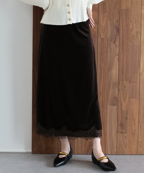J by blue(ジェイバイブルー)の「《2サイズ展開》ヘムレースベロアスカート(スカート・レディース・グレイッシュベージュ/ブラック/ブラウン・LARGE/MEDIUM)」の7枚目の写真