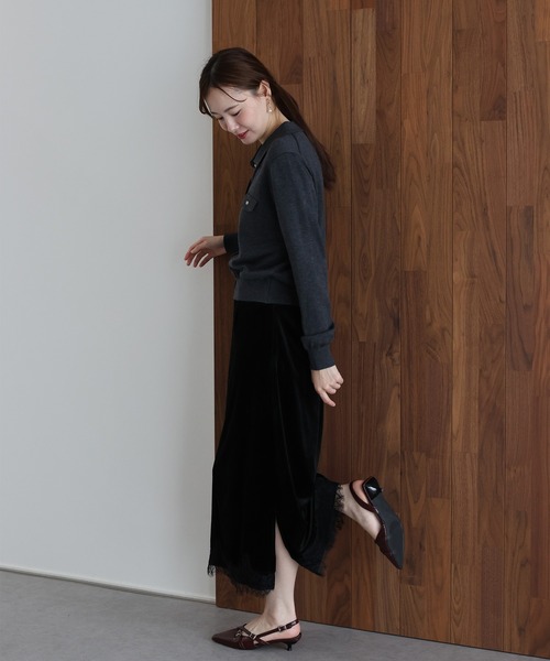 J by blue(ジェイバイブルー)の「《2サイズ展開》ヘムレースベロアスカート(スカート・レディース・グレイッシュベージュ/ブラック/ブラウン・LARGE/MEDIUM)」の12枚目の写真