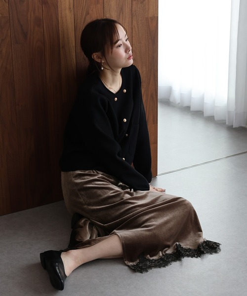 J by blue(ジェイバイブルー)の「《2サイズ展開》ヘムレースベロアスカート(スカート・レディース・グレイッシュベージュ/ブラック/ブラウン・LARGE/MEDIUM)」の6枚目の写真