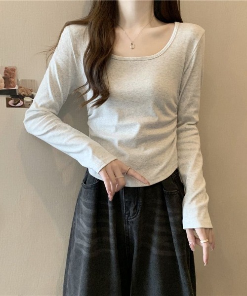 Bifrost(ビフレスト)の「Uネック長袖 Tシャツトップス(Tシャツ/カットソー・レディース・ライトブルー/ベージュ/ブラック/ホワイト・FREE)」の16枚目の写真