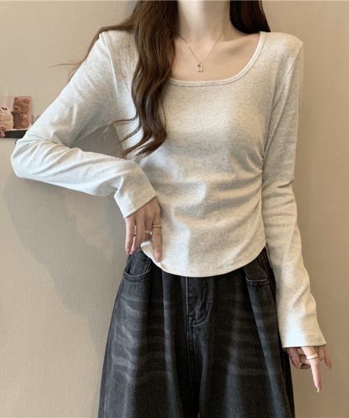 Bifrost(ビフレスト)の「Uネック長袖 Tシャツトップス(Tシャツ/カットソー・レディース・ライトブルー/ベージュ/ブラック/ホワイト・FREE)」の5枚目の写真