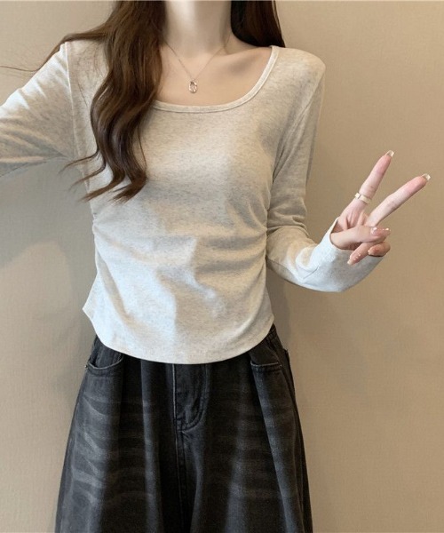 Bifrost(ビフレスト)の「Uネック長袖 Tシャツトップス(Tシャツ/カットソー・レディース・ライトブルー/ベージュ/ブラック/ホワイト・FREE)」の6枚目の写真