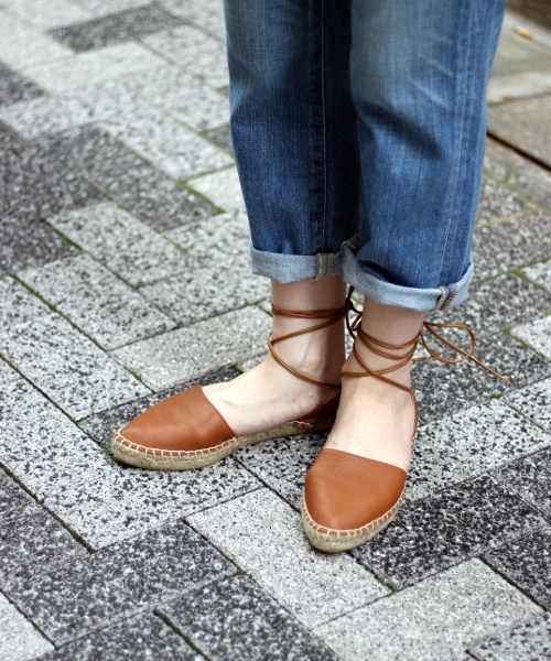 Spick & Span（スピックアンドスパン）の「【Dalson】フラットアンクルレースUPエスパ◆（サンダル・レディース・ブルー/キャメル・38/36/37）」の2枚目の写真