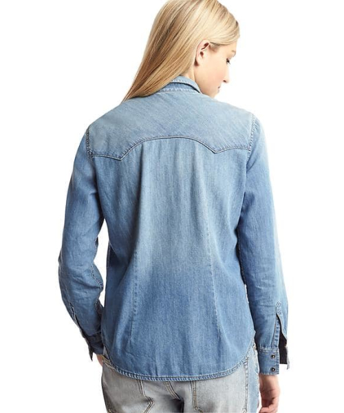 GAP（ギャップ）の「Gap 1969 Denim Western Shirt（シャツ/ブラウス・レディース・ブルー・XXS/S/M/XS/L）」の2枚目の写真