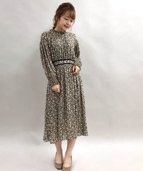 Cheek（チーク）の「ベロア配色花柄ワンピース（ワンピース・レディース・ブラック/ブラウン/モスグリーン・MEDIUM）」の3枚目の写真