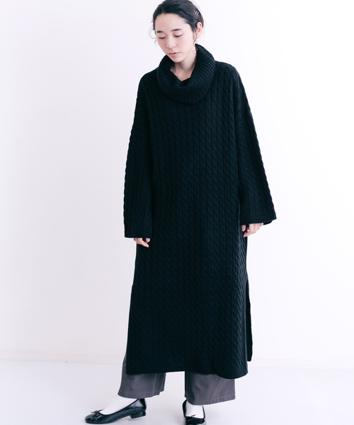 MERLOT（メルロー）の「オフタートルケーブルニットワンピース1108（ワンピース・レディース・ブラック/ベージュ/パープル/グリーン/ワイン・FREE）」の2枚目の写真