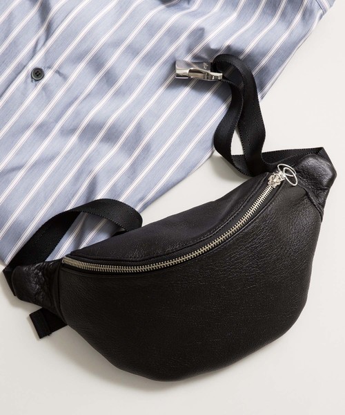STUDIOUS(ステュディオス)の「【STUDIOUS】コンパクトレザーウエストバッグサコッシュ(ボディバッグ/ウエストポーチ・メンズ・ブラック・FREE)」の2枚目の写真