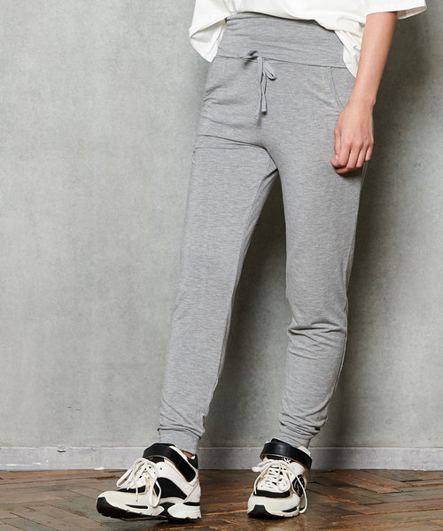 SweetMommy（スウィートマミー）の「マタニティ イージージョガーパンツ10分丈（マタニティウェア/グッズ・レディース・ブラック/ピンク/モカ/杢グレー・M/L/LL）」の11枚目の写真