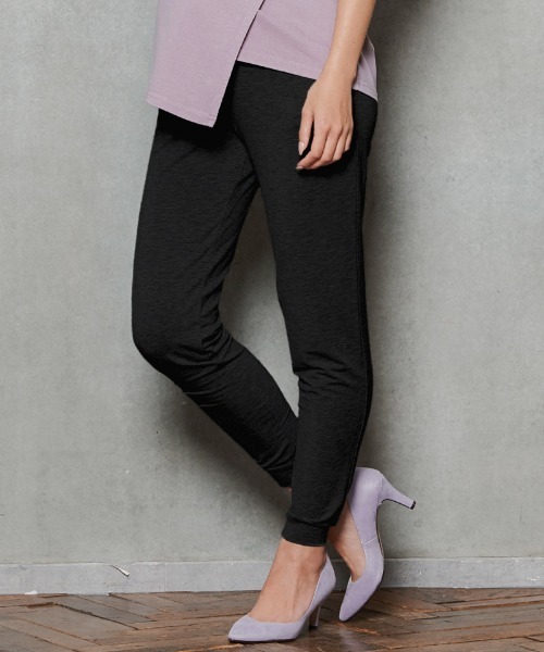 SweetMommy（スウィートマミー）の「マタニティ イージージョガーパンツ10分丈（マタニティウェア/グッズ・レディース・ブラック/ピンク/モカ/杢グレー・M/L/LL）」の17枚目の写真