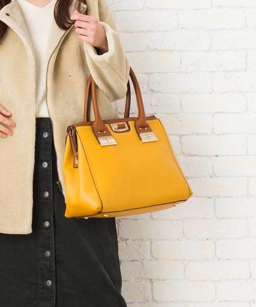 florist（フローリスト）の「【2way】【3点セット】配色ハンドルハンドバッグ（ハンドバッグ・レディース・ブラック/ベージュ/ネイビー/レッド/ピンク/イエロー/ダークグレー/キャメル/ライトブルー・FREE）」の7枚目の写真