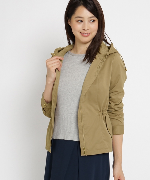 レース装飾付き黒ショートダウンジャケット　ワールド　スーナウーナ レース装飾付き黒ショートダウンジャケット ワールド