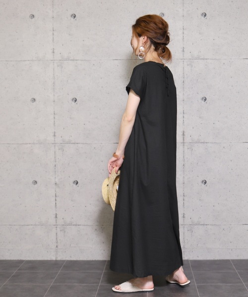 reca(レカ)の「ゆるシルエットAラインフレアワンピース バック編み上げデザイン(ワンピース・レディース・ブラック/ベージュ/カーキ/キャメル・M)」の12枚目の写真