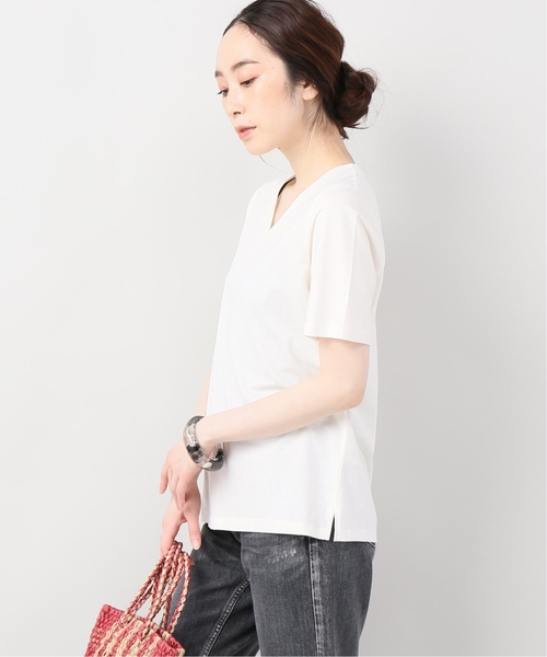 B.C STOCK(ベーセーストック)の「【汗染み防止】VネックTシャツ(Tシャツ/カットソー・レディース・ホワイト/ブラック/ベージュ/ブルー系その他・FREE)」の2枚目の写真