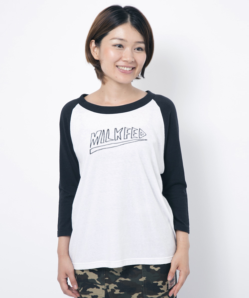 MILKFED.（ミルクフェド）の「BF BB TEE HEAVY METAL　（ベースボールティー/ロゴ/ヘビメタ）（Tシャツ/カットソー・レディース・ブラック/チャコールグレー/ライトピンク・MEDIUM/SMALL）」の2枚目の写真