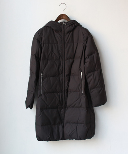 REAL CUBE（リアルキューブ）の「ミドル丈フードダウンコート（ダウンジャケット/コート・レディース・ベージュ/ブラック・M）」の2枚目の写真