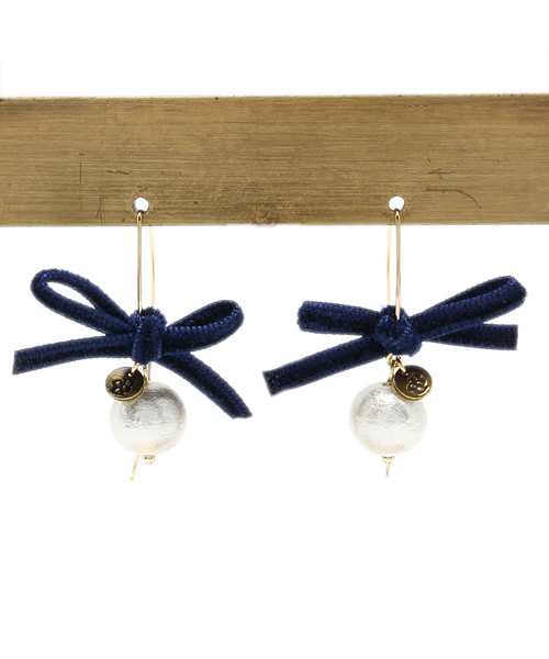 BEAMS BOY（ビームスボーイ）の「ΠBEAMS BOY / コットンパール リボンピアス（ピアス（両耳用）・レディース・ブラック/レッド/ネイビー・ONE SIZE）」の3枚目の写真