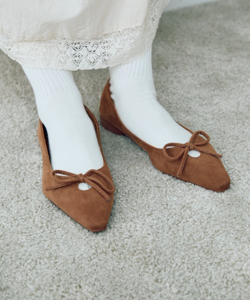 Crisp(クリスプ)の「【ZOZO限定】フェイクスエードリボンパンプス(パンプス・レディース・アイボリー/ブラウン/レッド・38)」の2枚目の写真