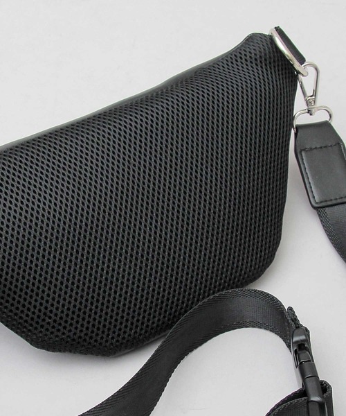 REGiSTA（レジスタ）の「スプリットレザー（牛床革） ウエストポーチ（ボディバッグ/ウエストポーチ・メンズ・ブラック/ダークブラウン/ブラック系その他・FREE）」の14枚目の写真