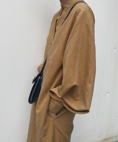 ABITOKYO（アビトーキョー）の「スタンドカラー ボリューム袖シャツワンピース（シャツワンピース・レディース・ベージュ/ブルーグレー/キャメル・FREE）」の3枚目の写真