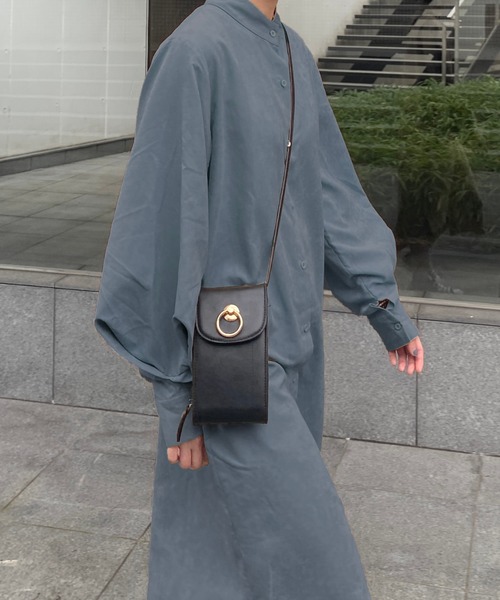 ABITOKYO（アビトーキョー）の「スタンドカラー ボリューム袖シャツワンピース（シャツワンピース・レディース・ベージュ/ブルーグレー/キャメル・FREE）」の2枚目の写真