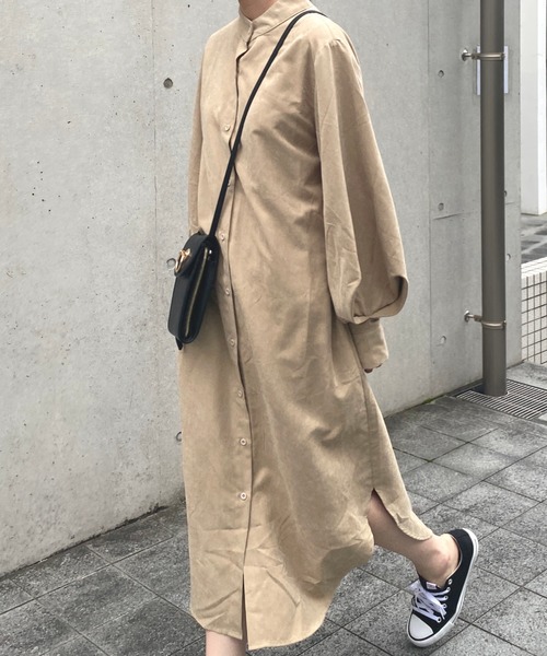 ABITOKYO（アビトーキョー）の「スタンドカラー ボリューム袖シャツワンピース（シャツワンピース・レディース・ベージュ/ブルーグレー/キャメル・FREE）」の21枚目の写真
