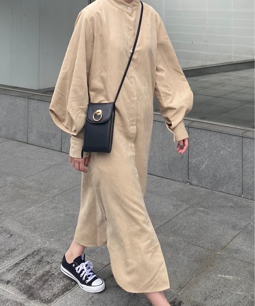 ABITOKYO（アビトーキョー）の「スタンドカラー ボリューム袖シャツワンピース（シャツワンピース・レディース・ベージュ/ブルーグレー/キャメル・FREE）」の22枚目の写真