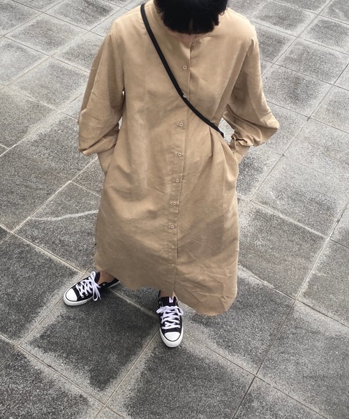 ABITOKYO（アビトーキョー）の「スタンドカラー ボリューム袖シャツワンピース（シャツワンピース・レディース・ベージュ/ブルーグレー/キャメル・FREE）」の7枚目の写真