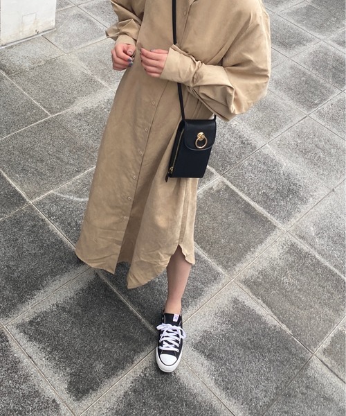 ABITOKYO（アビトーキョー）の「スタンドカラー ボリューム袖シャツワンピース（シャツワンピース・レディース・ベージュ/ブルーグレー/キャメル・FREE）」の15枚目の写真