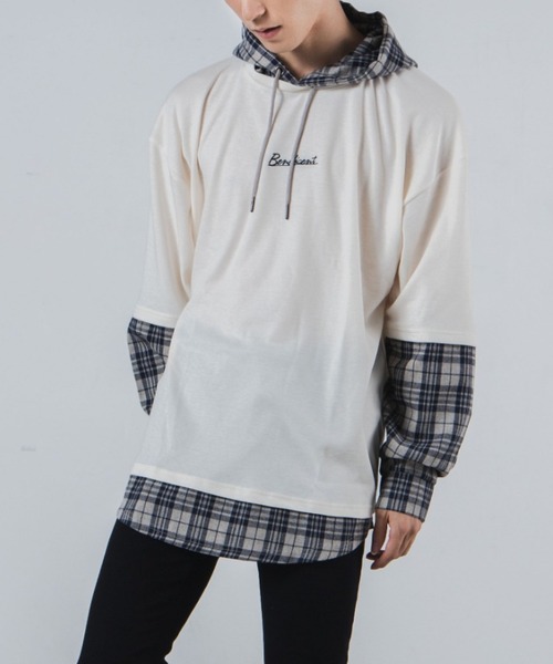 WEGO（ウィゴー）の「WEGO/レイヤードチェックビッグシルエットTシャツ（Tシャツ/カットソー・メンズ・ホワイト/ベージュ/ベージュ系その他・MEDIUM/LARGE）」の2枚目の写真
