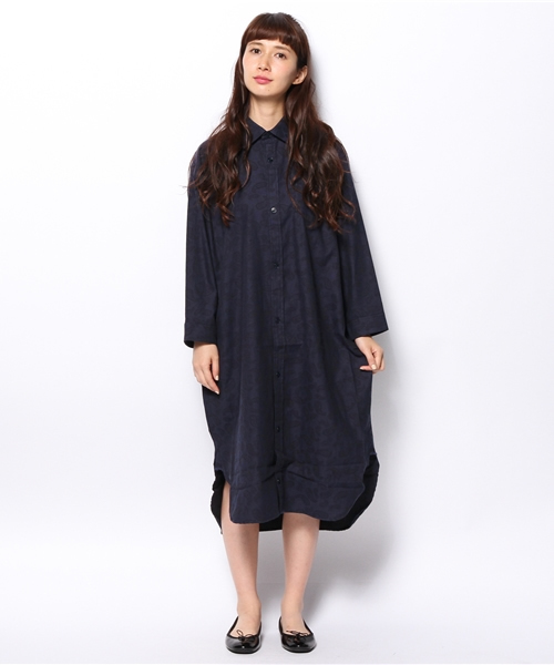 BEAMS BOY（ビームスボーイ）の「BEAMS BOY / ペイズリー スリットシャツワンピース②（シャツワンピース・レディース・チャコールグレー/ネイビー・ONE SIZE）」の2枚目の写真