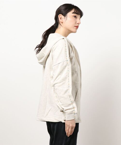 NIKE（ナイキ）の「【NIKE】AS W NSW FZ HOODY EARTH DAY FT（パーカー・レディース・ホワイト・SMALL/MEDIUM）」の2枚目の写真