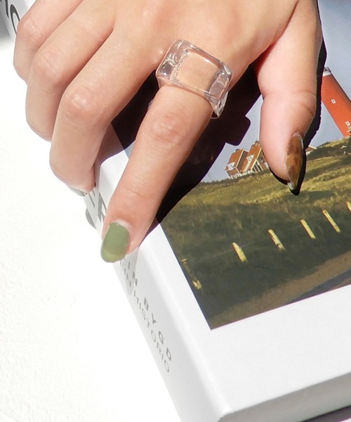 minia（ミニア）の「歪みスクエアフォルムのマーブルリング　◇（リング・レディース・クリア/パープル/ブラウン/グリーン・FREE）」の4枚目の写真