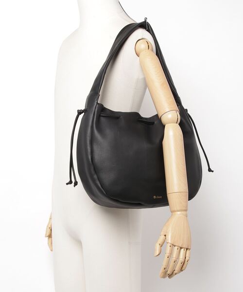 ikot（イコット）の「ikot 丸型レザーショルダーバッグ（ショルダーバッグ・レディース・ブラック/ライトグレー・FREE）」の12枚目の写真