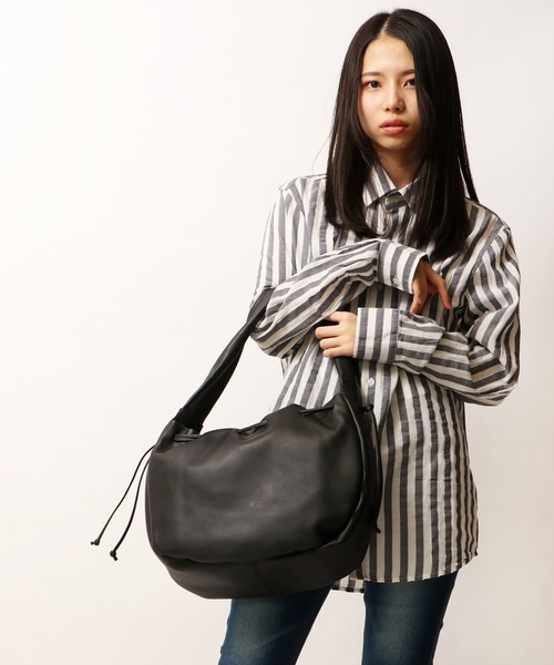 ikot（イコット）の「ikot 丸型レザーショルダーバッグ（ショルダーバッグ・レディース・ブラック/ライトグレー・FREE）」の14枚目の写真